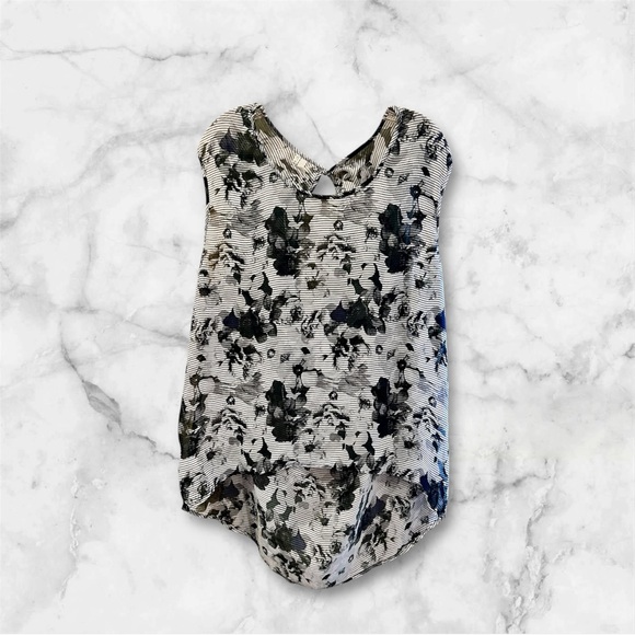 Floral Sleeveless Blouse - Picture 1 of 7